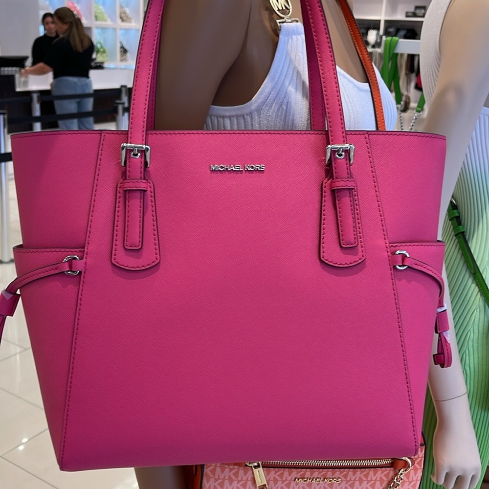 Michael Kors Voyager Large Saffiano Leather Tote Bag
Dragonfruit 
NWT - Picture 16 of 16